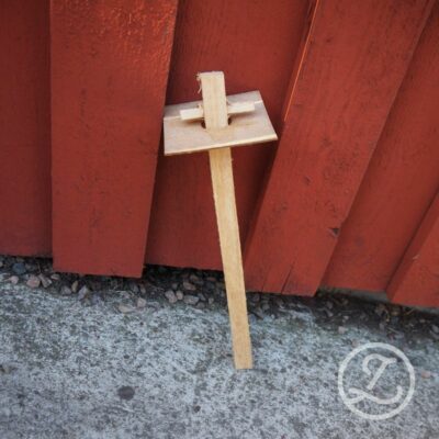 Träspik, förankring till odlings- och fiberduk