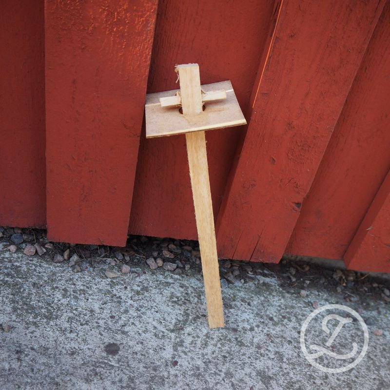 Träspik, förankring till odlings- och fiberduk