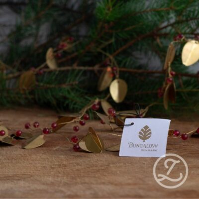 Girlang i mässing - löv med röda bär