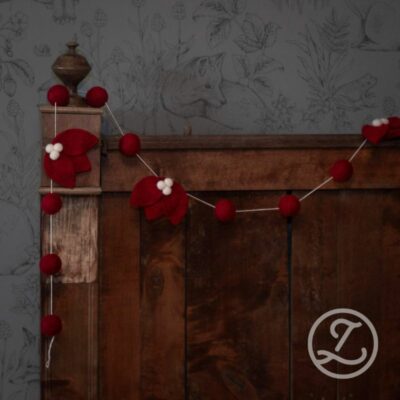 Girlang - röda löv och bollar i ull