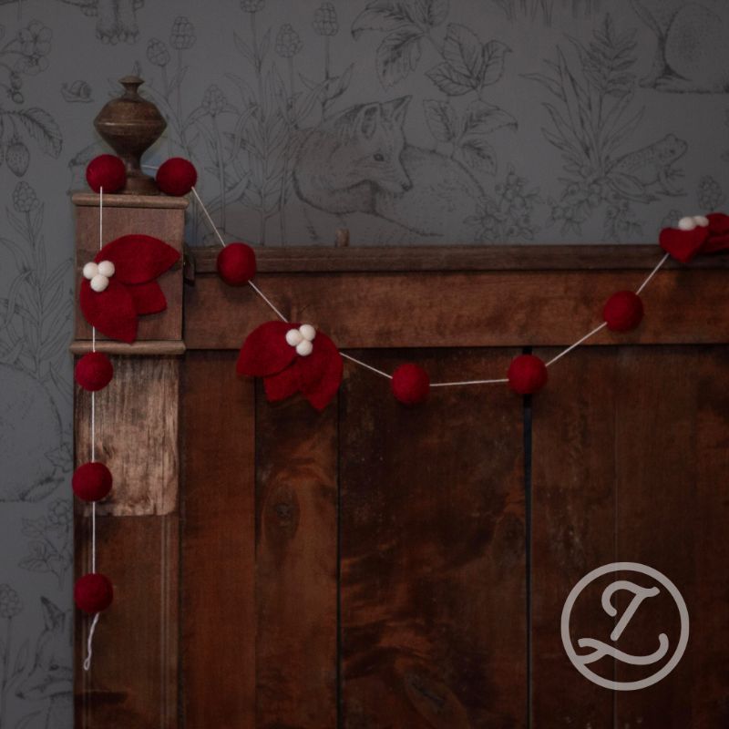 Girlang - röda löv och bollar i ull